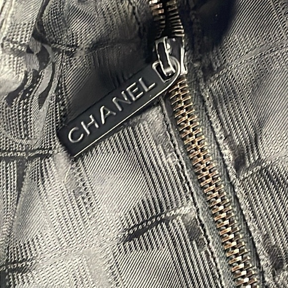 Chanel Travel Line Canvas Leather Tote Bag GM Black Side Buckles Zip Top - Picture 14 of 17